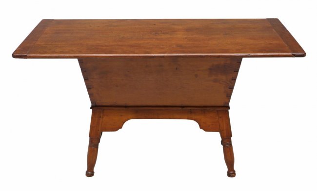 ANTIQUE CONNECTICUT DOUGH BOX TABLE : Lot 129